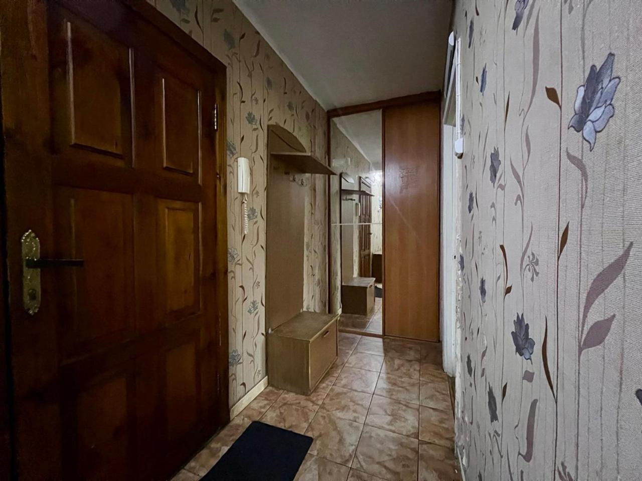Квартира эконом-класса возле метро Левобережная Киев Экстерьер фото